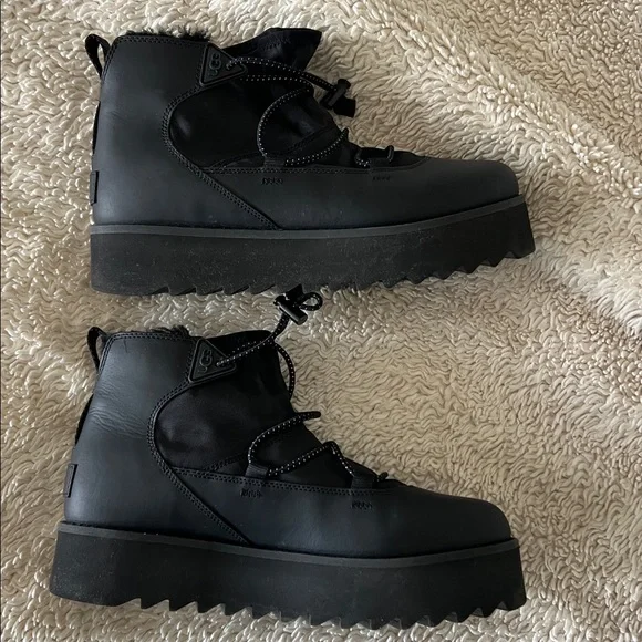 Ugg Classic Rising Toggle Platform Boots - Picture 4 of 6